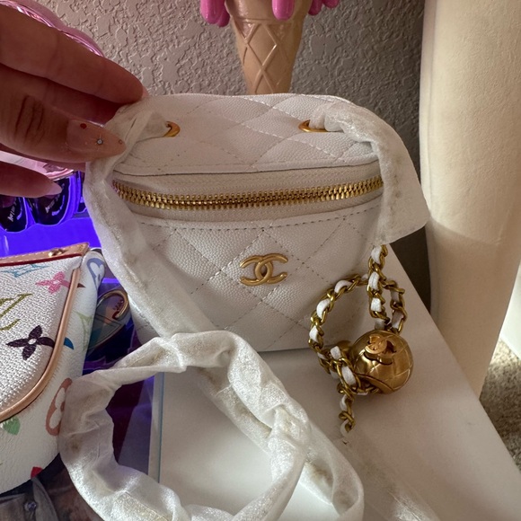 White Vanity Purse - Picture 2 of 3